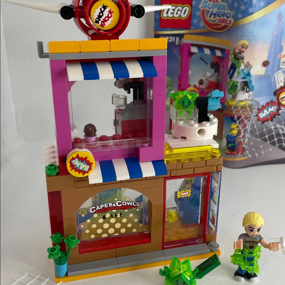 Lego Super Hero Girls Cafe Escape Playset  41231 - Picture 4 of 10